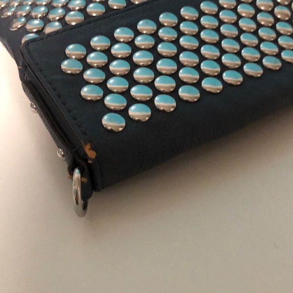 ✨FINAL SALE✨ Guess Leather Blue Studded Clutch - Picture 9 of 15